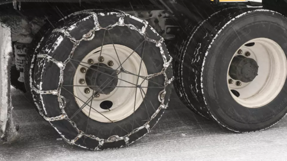 how to put snow chains on semi trucks