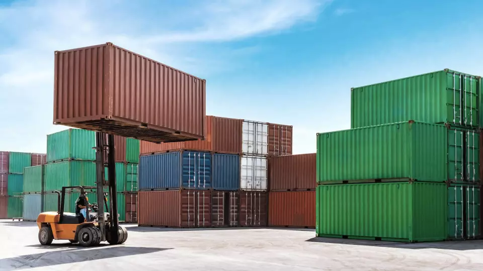 how to stack shipping containers